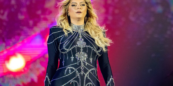 Bebe Rexha Boyu, Kilosu, Göz Rengi ve Vücut Ölçüleri