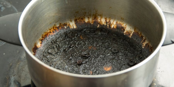 Yanmış Çelik Tencere Nasıl Temizlenir?