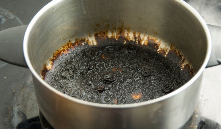 Yanmış Çelik Tencere Nasıl Temizlenir